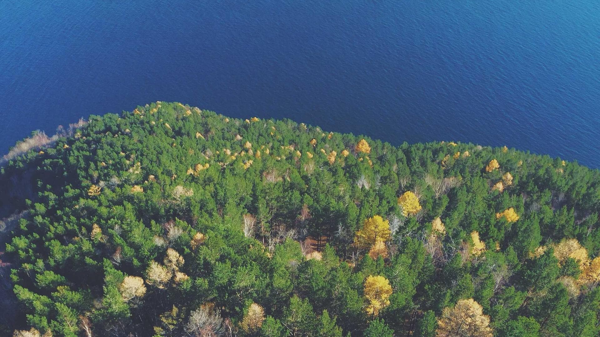 Intérieur de maison moderne et lumineux